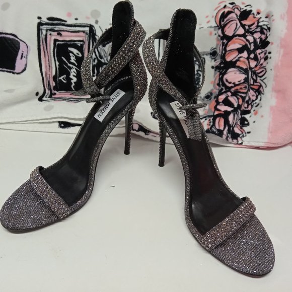 Steve Madden - Picture 1 of 4